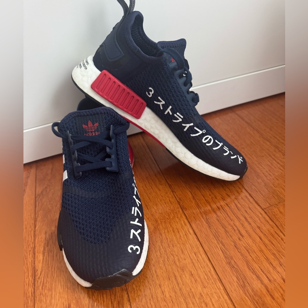 Adidas Originals NMD R1 Refined
Boys' Grade School.  for boys.size :1,5.New.